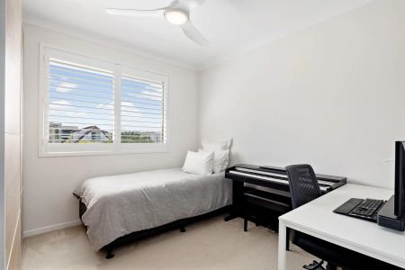 Top Floor Apartment With Sea Views And A Homely Feel - Photo 5