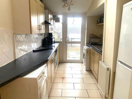 Room For Rent Queen Street, Pontypridd - Photo 3