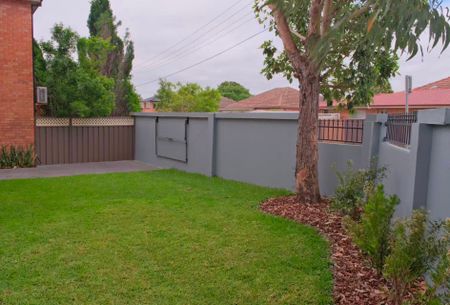 Three Bedroom Corner Block Residence close to everything - Photo 3