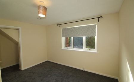 Walesby Court, LS16 - Photo 3