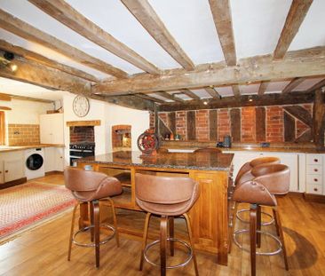 3 bedroom detached house to rent - Photo 2