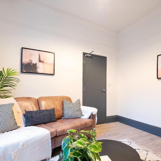 Room 4, 66 Willowbank Gardens, Belfast, BT15 5AJ - Photo 1