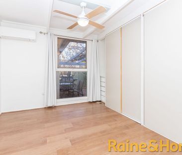 Wonderful Three Bedroom Home - Photo 3