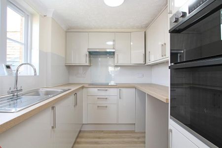 2 bedroom retirement property to rent - Photo 2