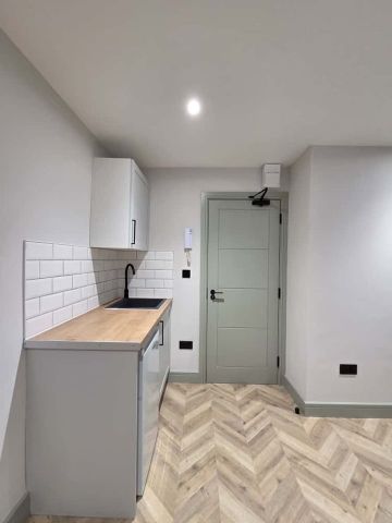 Studio Flat, Mansell Road, W3 - Photo 4