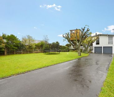 This modern four-bedroom, two-bathroom home offers the perfect blen... - Photo 3