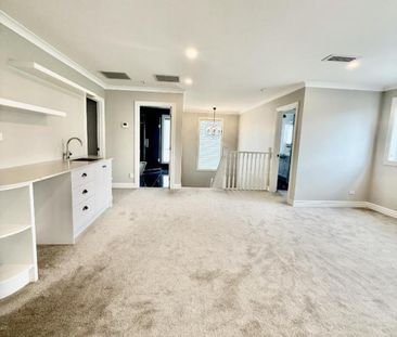 Luxury home and income family home in silverdale - Photo 1