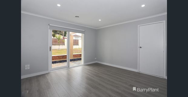 North Side Beauty! - Photo 1