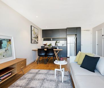 Perfectly Proportioned 2 Bedroom 2 Bathroom - Photo 2