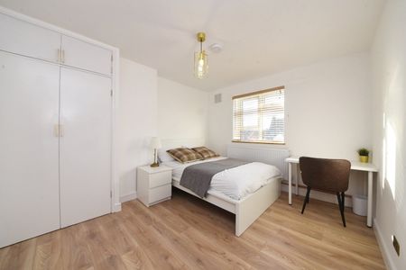 4 Bed Maisonette, Cricklewood Broadway, NW2 - Photo 2