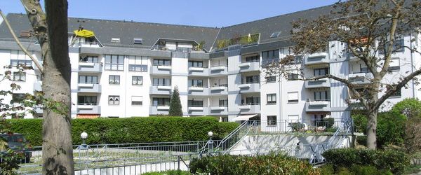 2 Zimmer, Küche, Bad, Loggia, Aufzug, Tiefgarage, 1.OG rechts - Photo 1