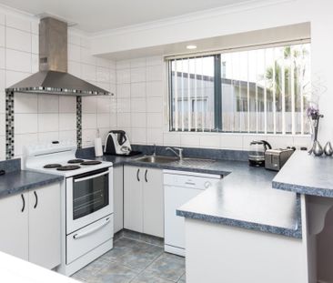 Relaxed Family Living On Simpson Road - Papamoa - Photo 4