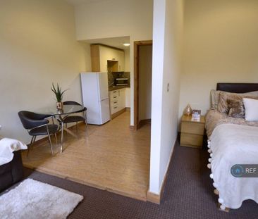 Studio to rent - Photo 3