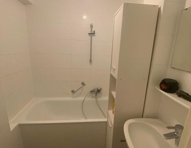 BIG ROOM FOR RENT CLOSE TO CENTER !!! - Foto 1