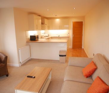 2 bedroom flat to rent - Photo 2