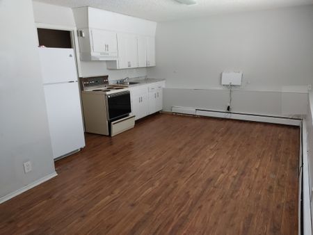 1257 Wascana St, Regina - Photo 2