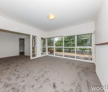 Large Family Home freshly painted throughout with new carpets and b... - Photo 1