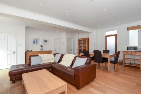 The Broadway, Wimbledon SW19 - Photo 2