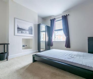 6 bedroom terraced house to rent - Photo 1
