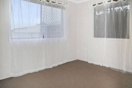 Neat Lowset Unit in South Toowoomba Near Locals Amenities - Photo 4