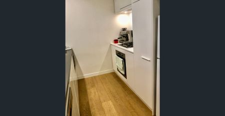 300m FROM THE STATION - 1 BEDROOM WITH STUDY AREA, GENEROUS BALCONY AND SET IN A CONVENIENT LOCATION - Photo 4