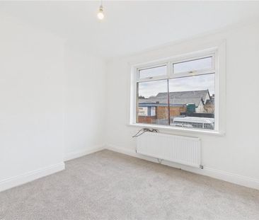 3 bedroom end of terrace house to rent - Photo 2