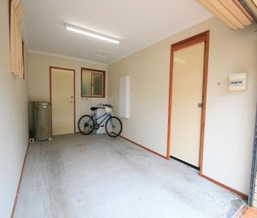 Beautifuly Presented Single Level, Villa Style Unit - Photo 5