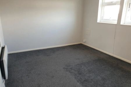 Turner Avenue, GOSPORT - Photo 5