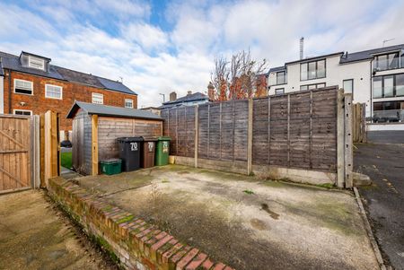 3 bedroom mid terraced house to rent, Available unfurnished from 18/04/2025 - Photo 2