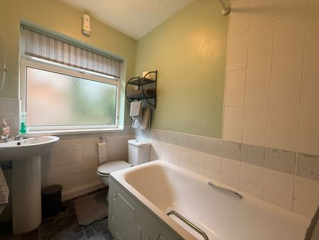 2 bedroom semi-detached house to rent - Photo 5