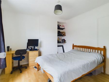 4 bedroom terraced house to rent - Photo 4