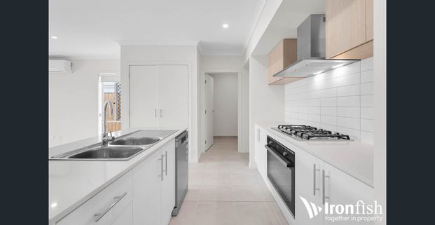 Brand-New Modern Family Home in Crestmead - Photo 1