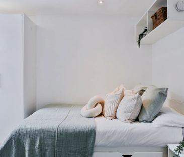 Classic Smaller 3-4 Bed Apartment - Photo 2