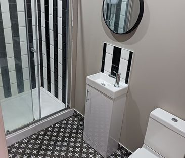 Room in a Shared Flat, Huntly Road, L6 - Photo 2