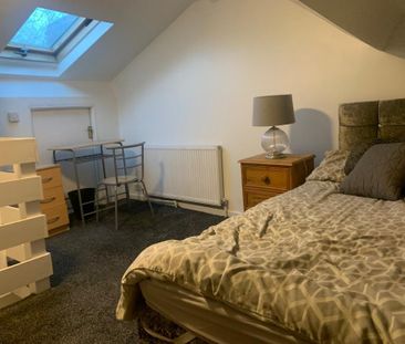 1 bedroom in a house share to rent - Photo 2