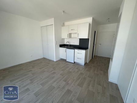 Location Appartement 1 pièce 25m² LA ROCHE SUR YON 85000 - Photo 2