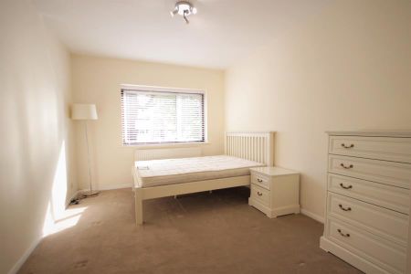 Oak Tree Close, London W5 - Photo 3