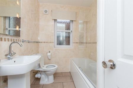 1 bedroom private hall to rent - Photo 3