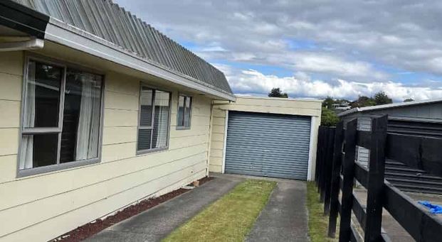 Spacious 3 bedroom in Acacia Bay - Photo 1