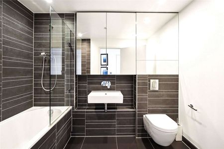 SHORT LET. Luxury two bedroom, two bathroom penthouse flat with breath-taking views of London in the heart of Clapham - Photo 2