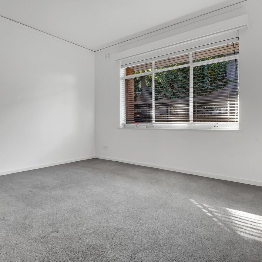 2/4 Clyde Street, Kew East VIC 3102 - Photo 1