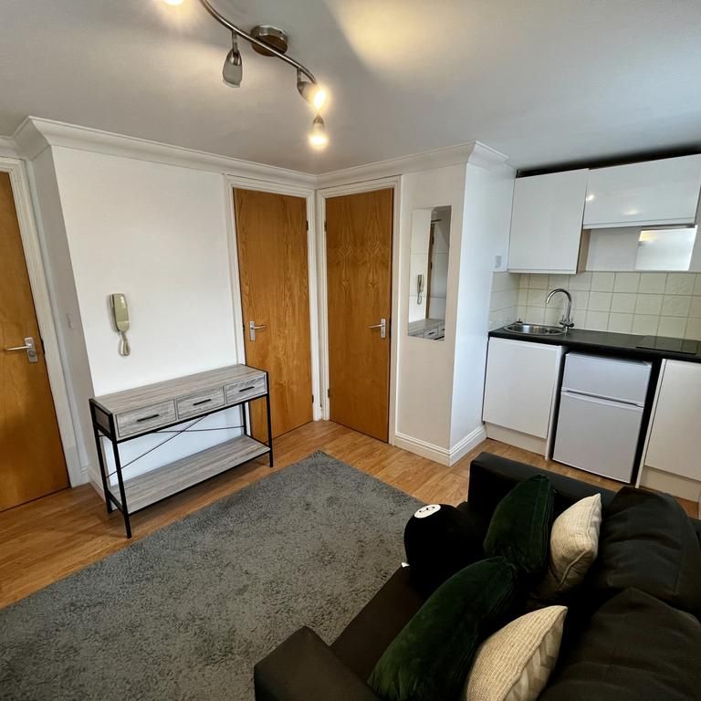 Studio to rent - Photo 1