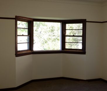 Family Home Offering Space, Comfort & Modern Living - Photo 2