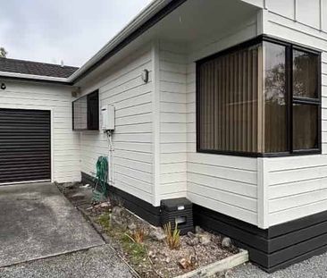 Charming Three-Bedroom Home in Maoribank - Photo 3