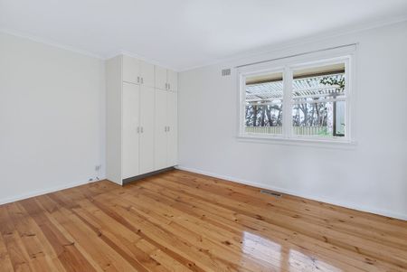 Spacious Family Home in Prime Katoomba Location - Photo 2