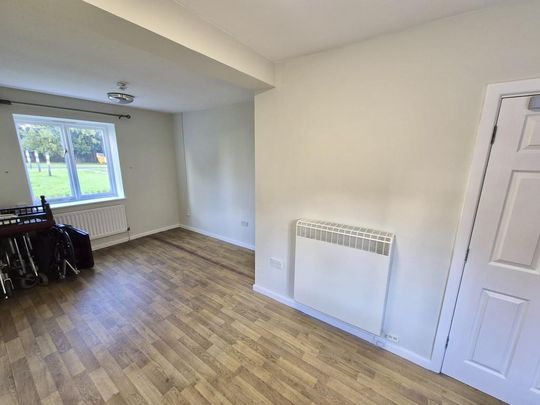 1 bedroom semi-detached bungalow to rent - Photo 1