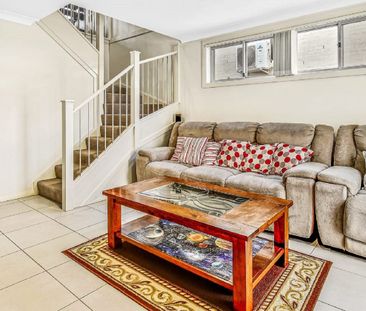 Modern family townhouse in a convenient St Marys location - Photo 1