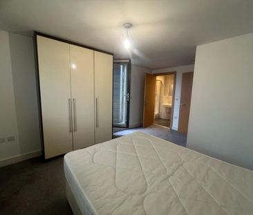 3 bedroom Flat To Let - Photo 4