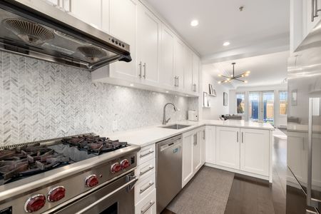 Charming Townhome In The Heart Of Fairview | Laurel Street | 3 Bed | 2 Bath| Gated Community. - Photo 3