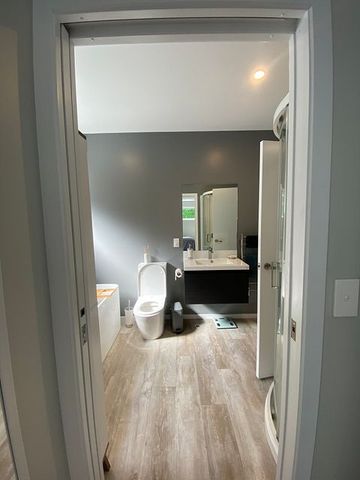 Immaculate Near New 3 Bedroom Townhouse in Whitby - Photo 3